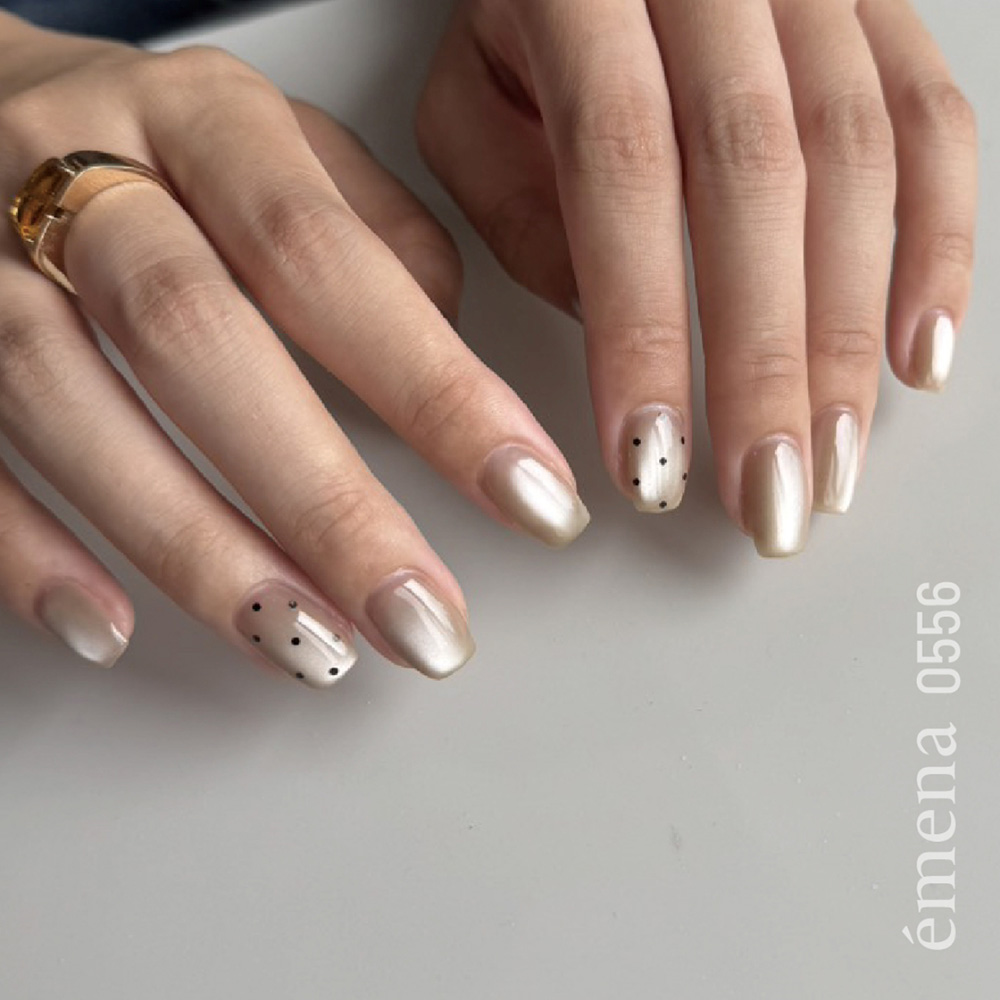 エメナ マグネティジェル 8g ムーンヴェール 0556 E-MG0556