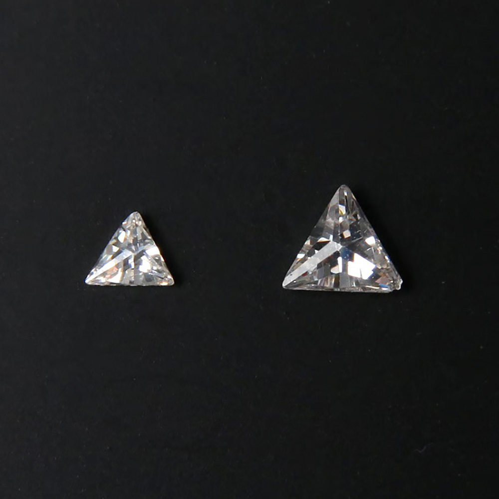 Boutique Korea miniピョンクリスタル 50個 三角 2×2mm Mini-15